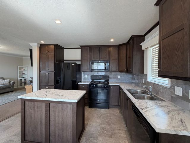 2022 Morgan Way, North Mankato, MN 56003