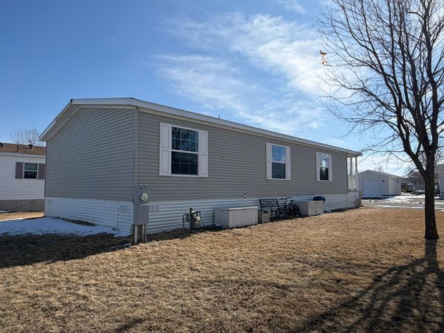 2022 Morgan Way, North Mankato, MN 56003