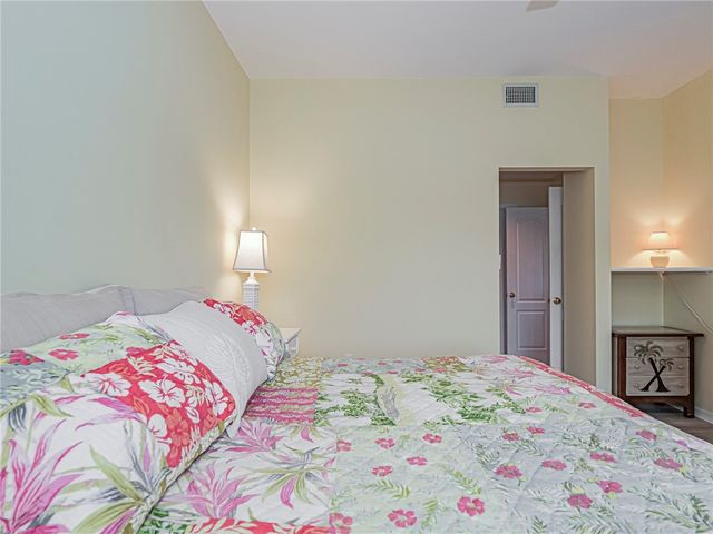 5075 HARMONY Circle 103, Vero Beach, FL 32967