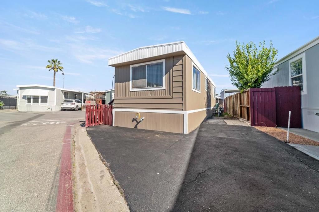 Image 3 of property listing at 2150 Monterey Road, San Jose, CA 95112