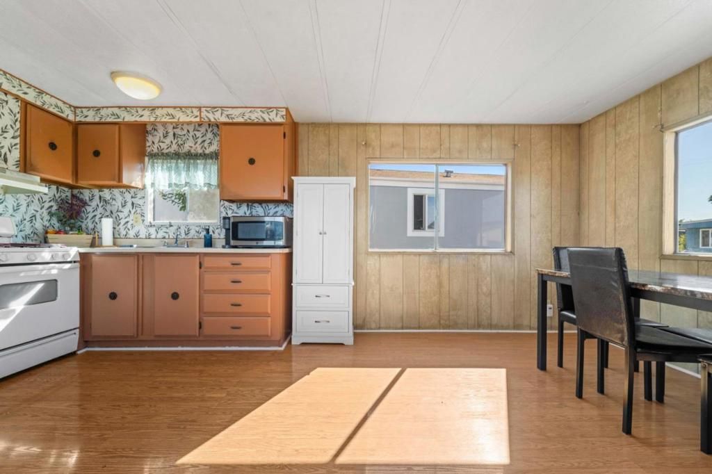 Image 9 of property listing at 2150 Monterey Road, San Jose, CA 95112