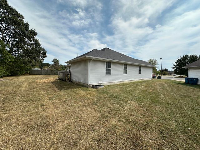 5408 S Spring Court, Battlefield, MO 65619