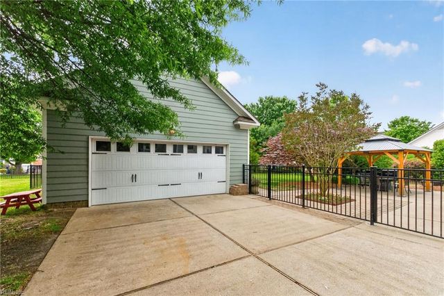 2106 Governors Pointe DR, Suffolk, VA 23436