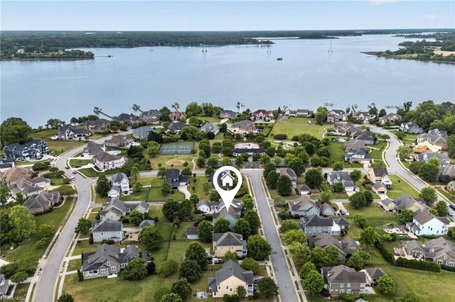 2106 Governors Pointe DR, Suffolk, VA 23436
