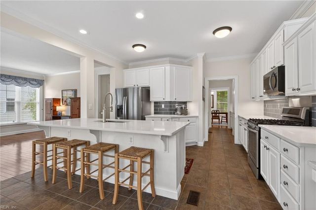 2106 Governors Pointe DR, Suffolk, VA 23436
