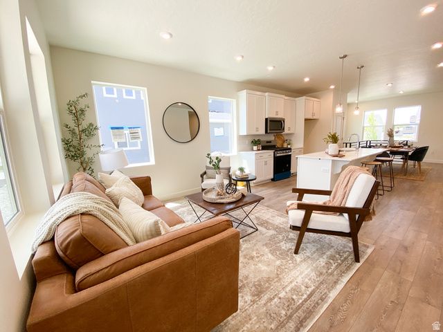 5228 S CENTURY WAY, Riverdale, UT 84405