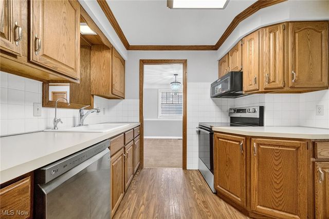 4852 Edsal Drive, Lyndhurst, OH 44124