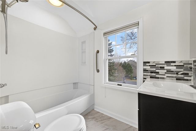 4852 Edsal Drive, Lyndhurst, OH 44124