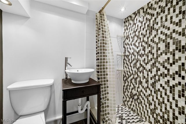 4852 Edsal Drive, Lyndhurst, OH 44124