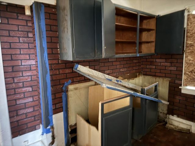 3528 N 15th STREET, Milwaukee, WI 53206