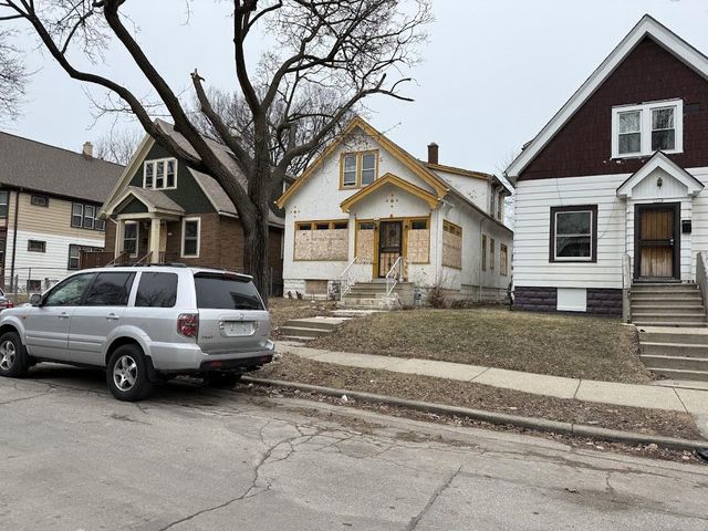 3528 N 15th STREET, Milwaukee, WI 53206