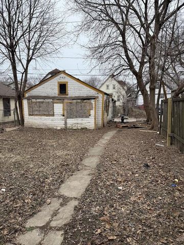 3528 N 15th STREET, Milwaukee, WI 53206