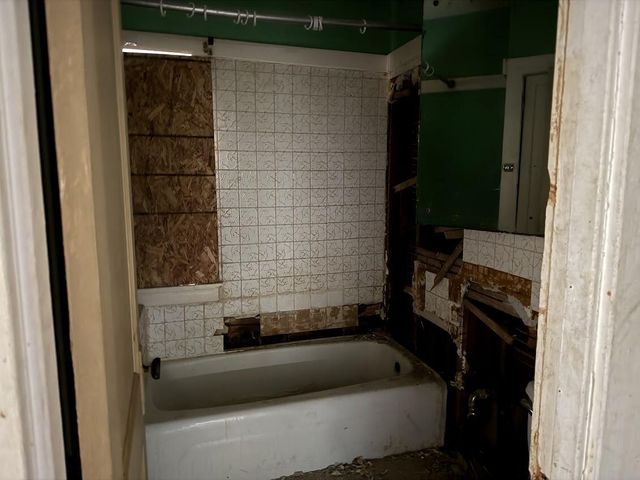 3528 N 15th STREET, Milwaukee, WI 53206