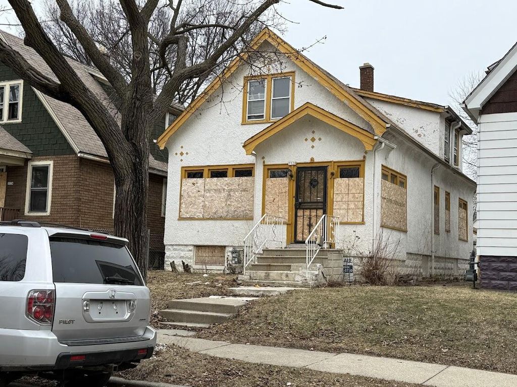 3528 N 15th STREET, Milwaukee, WI 53206