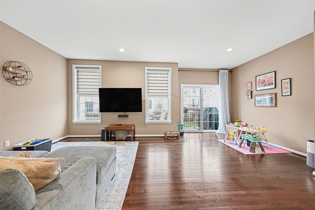 2733 S Spurway Drive, Ann Arbor, MI 48105