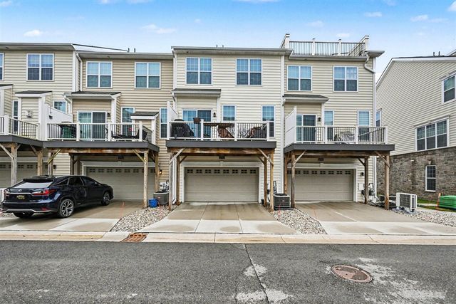 2733 S Spurway Drive, Ann Arbor, MI 48105