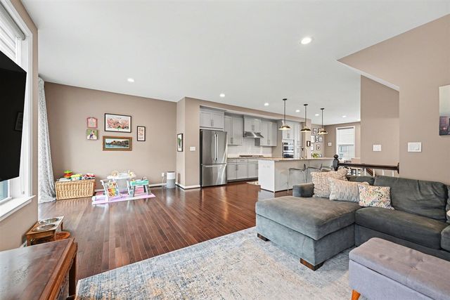 2733 S Spurway Drive, Ann Arbor, MI 48105