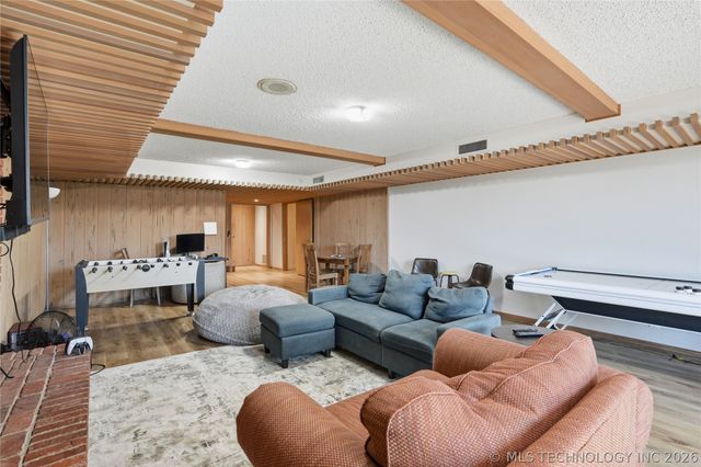 4343 S Victor Avenue, Tulsa, OK 74105