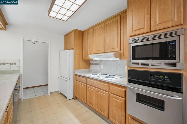 879 Greenway Dr, Martinez, CA 94553