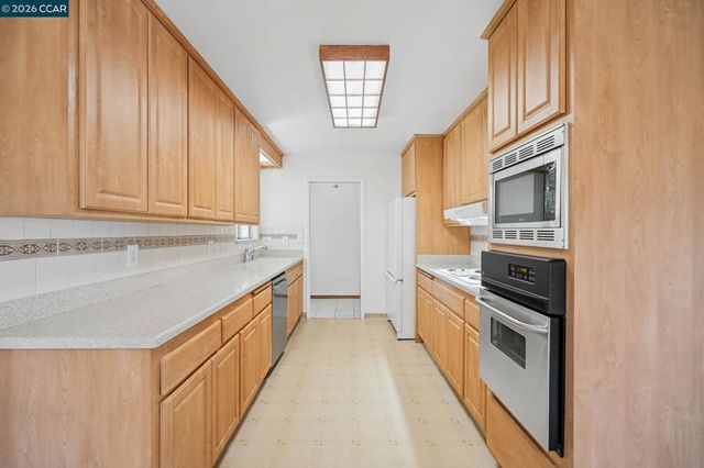 879 Greenway Dr, Martinez, CA 94553
