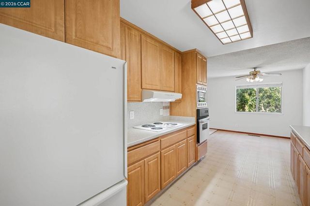 879 Greenway Dr, Martinez, CA 94553