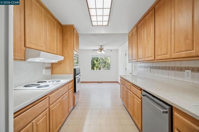 879 Greenway Dr, Martinez, CA 94553