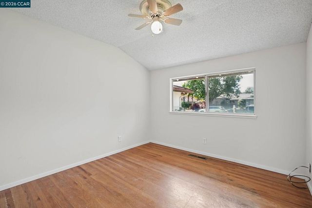 879 Greenway Dr, Martinez, CA 94553