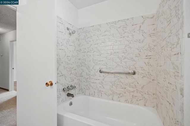 879 Greenway Dr, Martinez, CA 94553