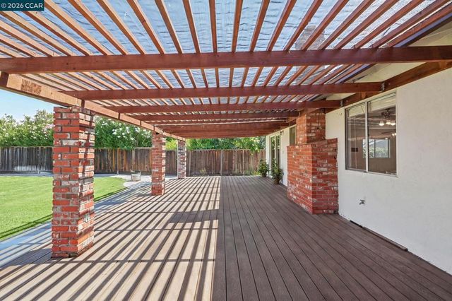 879 Greenway Dr, Martinez, CA 94553