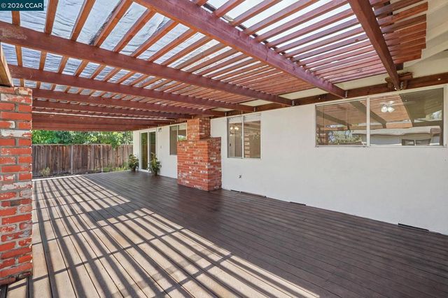 879 Greenway Dr, Martinez, CA 94553