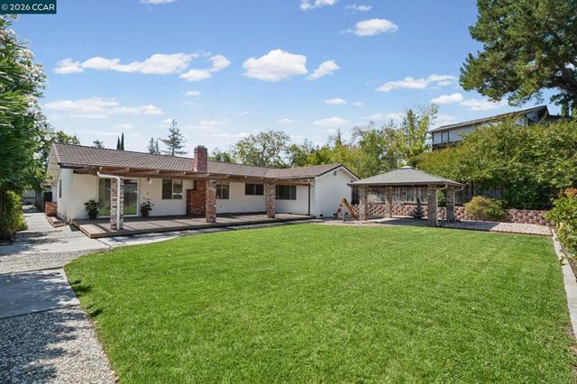 879 Greenway Dr, Martinez, CA 94553