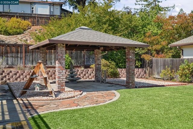 879 Greenway Dr, Martinez, CA 94553