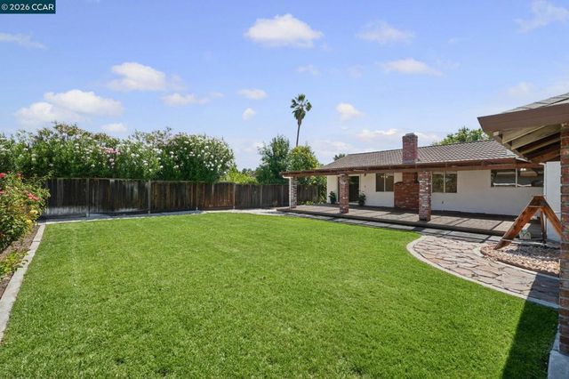 879 Greenway Dr, Martinez, CA 94553