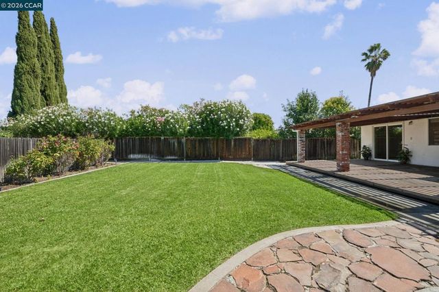 879 Greenway Dr, Martinez, CA 94553