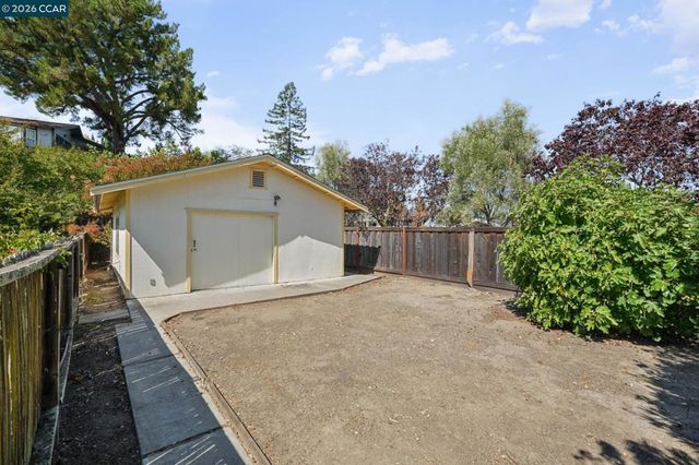879 Greenway Dr, Martinez, CA 94553