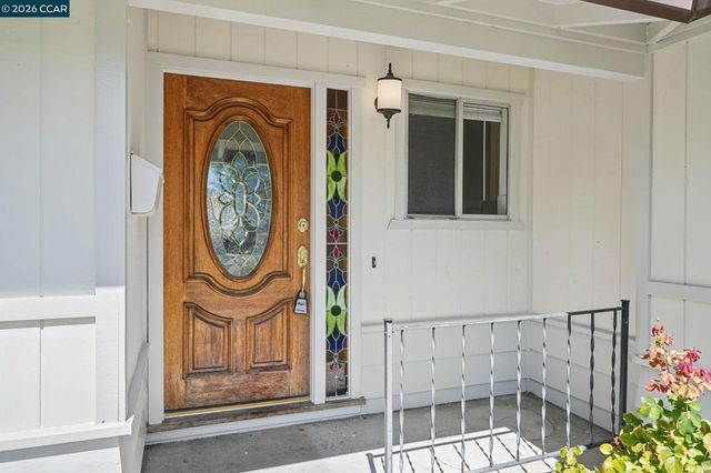 879 Greenway Dr, Martinez, CA 94553