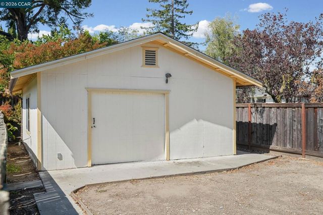 879 Greenway Dr, Martinez, CA 94553