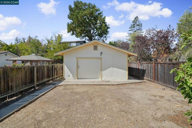 879 Greenway Dr, Martinez, CA 94553