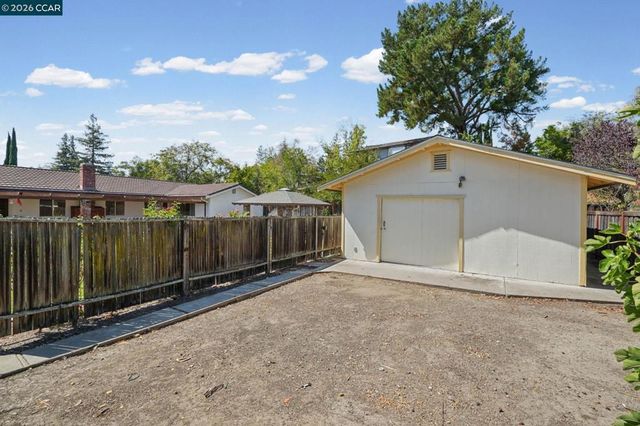 879 Greenway Dr, Martinez, CA 94553