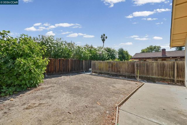 879 Greenway Dr, Martinez, CA 94553