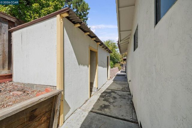 879 Greenway Dr, Martinez, CA 94553
