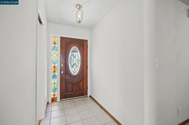 879 Greenway Dr, Martinez, CA 94553
