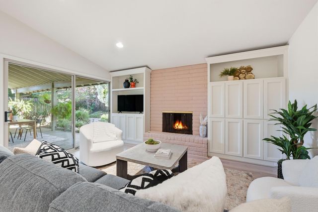 1237 Lantern Ct, Sacramento, CA 95864