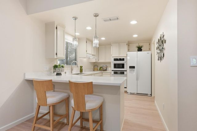 1237 Lantern Ct, Sacramento, CA 95864