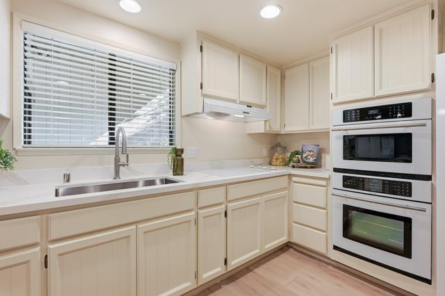 1237 Lantern Ct, Sacramento, CA 95864