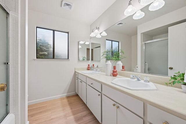 1237 Lantern Ct, Sacramento, CA 95864