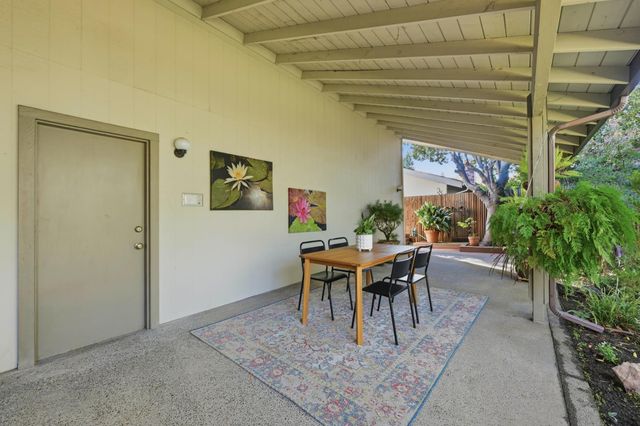 1237 Lantern Ct, Sacramento, CA 95864