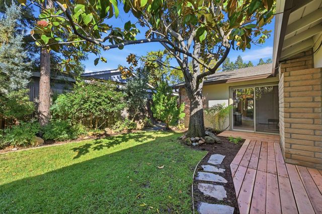 1237 Lantern Ct, Sacramento, CA 95864