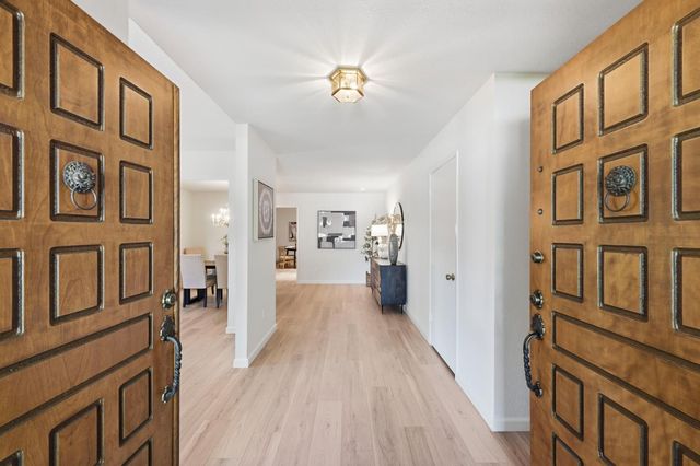 1237 Lantern Ct, Sacramento, CA 95864