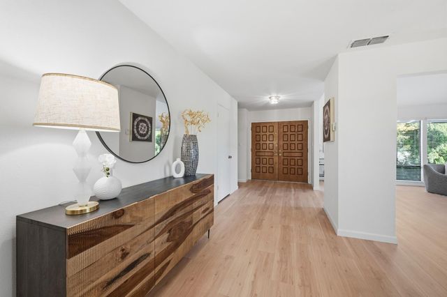 1237 Lantern Ct, Sacramento, CA 95864